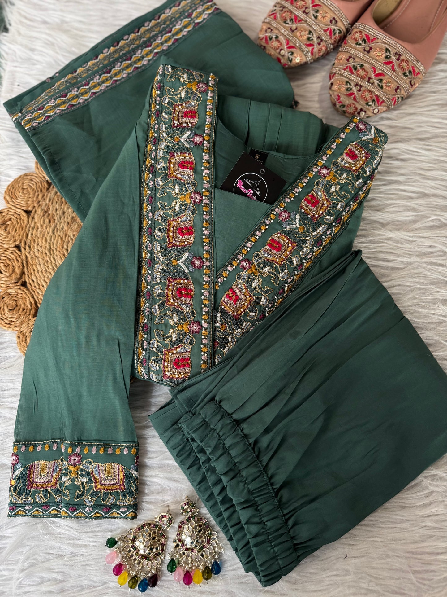 MD-206
"Grace in every detail 🌿✨ Elegant green with intricate embroidery – a perfect blend of tradition