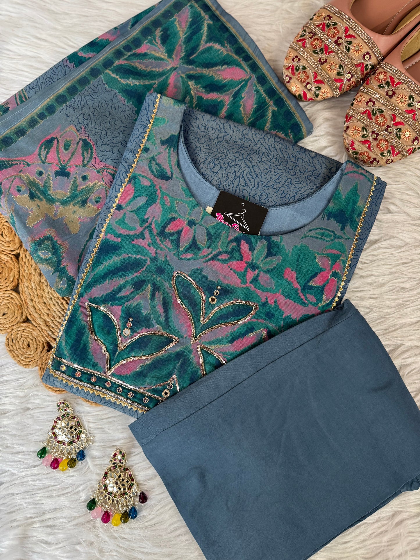 MD-191 Elegant in every thread — this teal ethnic suit set features intricate velvet patchwork with floral motifs, paired with a beautifully woven dupatta that blends tradition with timeless grace. 🌿✨