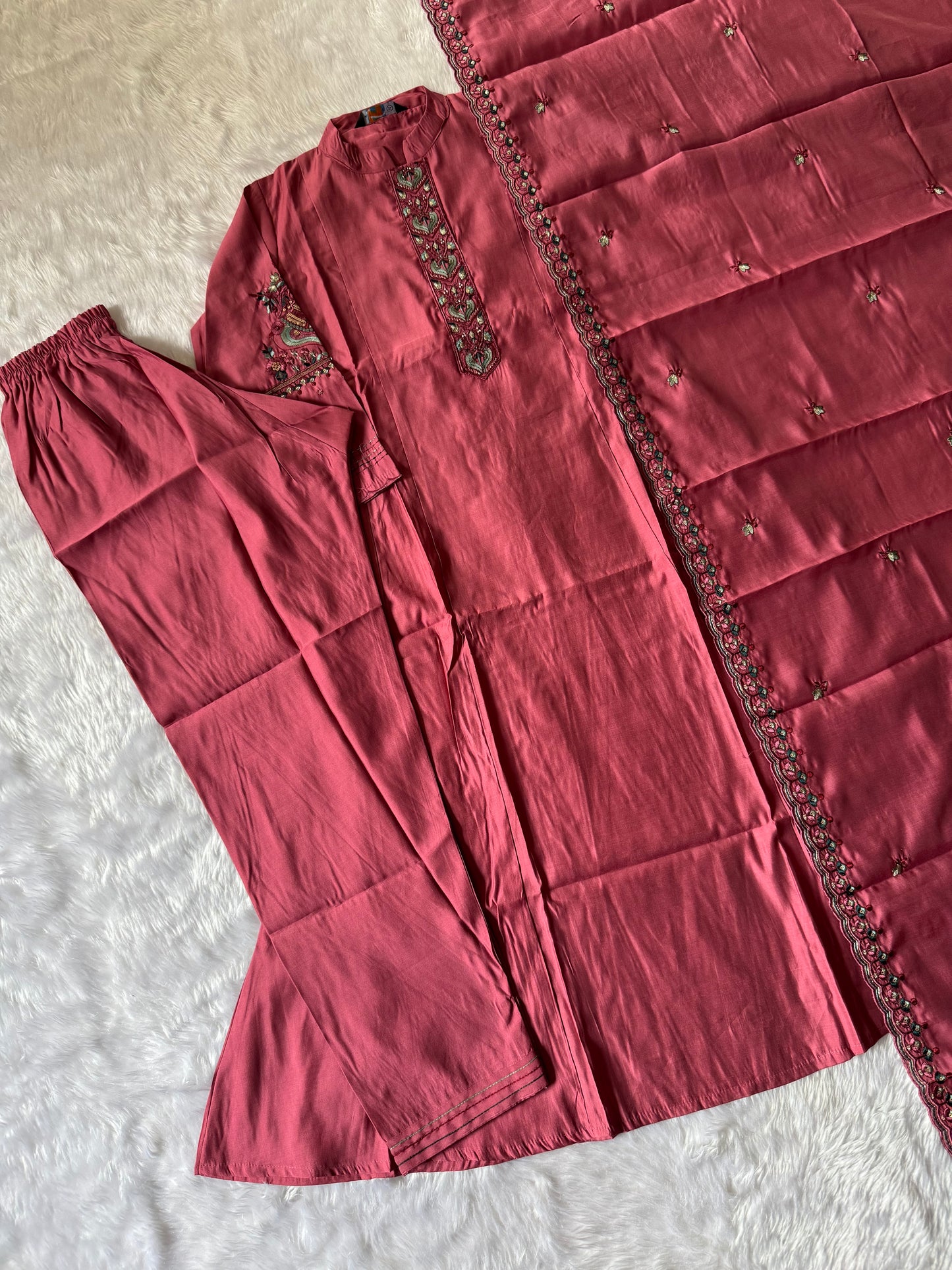 MD-188 A soft kurta set adorned with intricate thread embroidery and a delicately detailed dupatta. Perfect for effortless elegance in every season. ✨