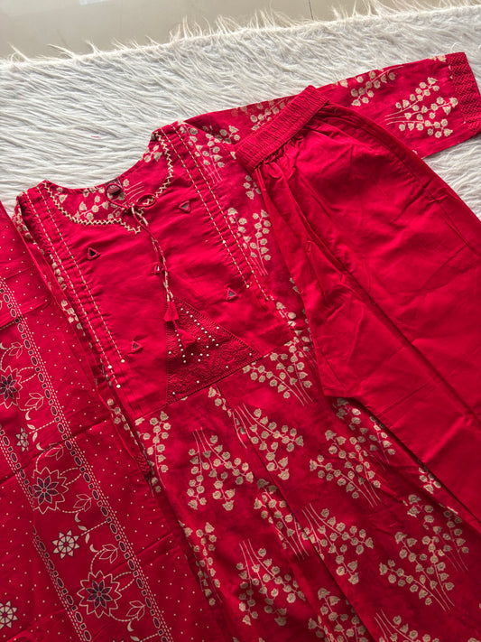 MD-253 Golden threads and soft whispers of fabric—where tradition meets quiet elegance. ✨