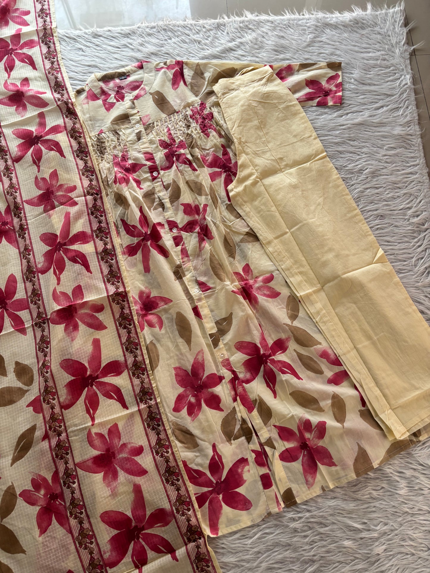 MD-272 Blooming beauty meets effortless style 🌺🤍
Perfect for those days when you want to feel light, fresh & beautiful.