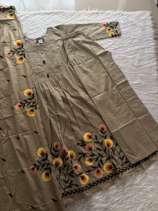 MD-257 That is a lovely three-piece ethnic set in a rich plum or deep mauve shade. Here is a breakdown of the details for your caption: