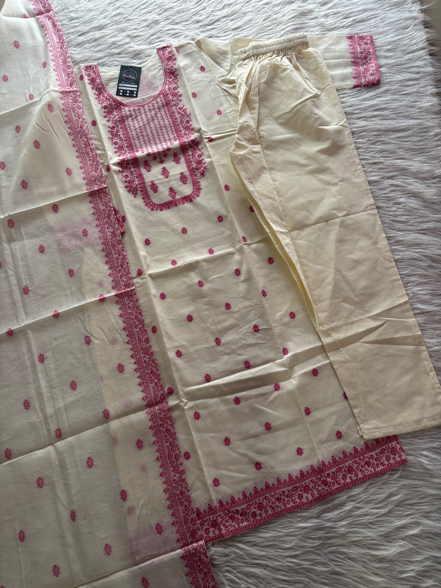 MD-259 "Timeless elegance in every thread. ✨ Embracing the beauty of traditional craftsmanship with this stunning cream and pink ensemble. Perfect for those special moments that deserve a touch of grace."
