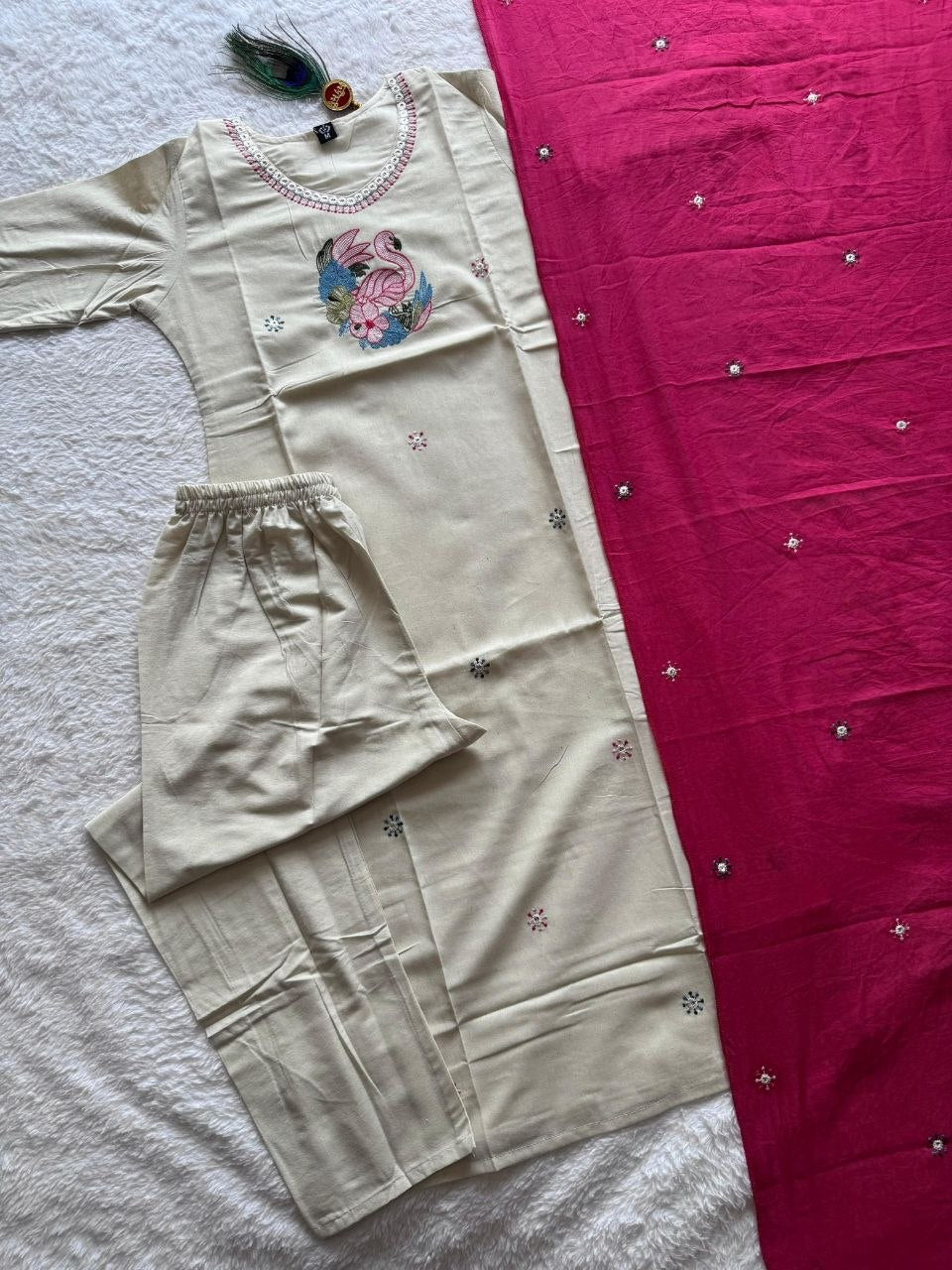 MD-254Hand-Embroidered Cotton Kurta Set with Rani Pink Dupatta❤️👗