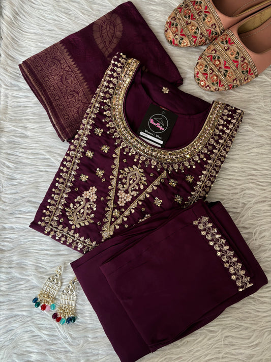 MD-216 three-piece Salwar Kameez set, intricately designed for festive or formal occasions.💕💥