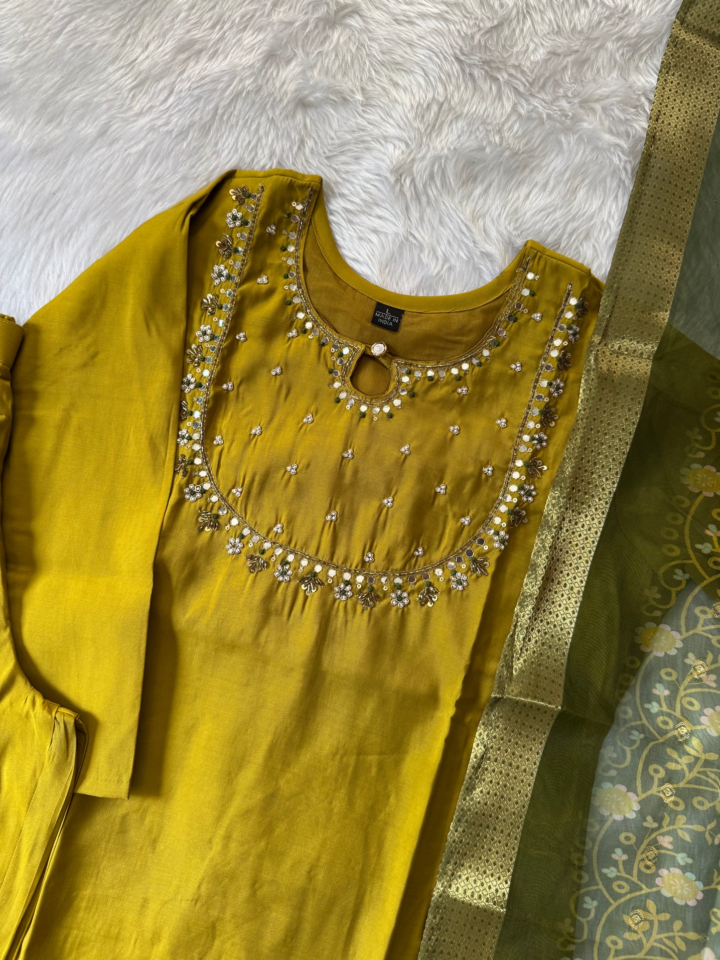 MD-151 Super trending design for special occasion