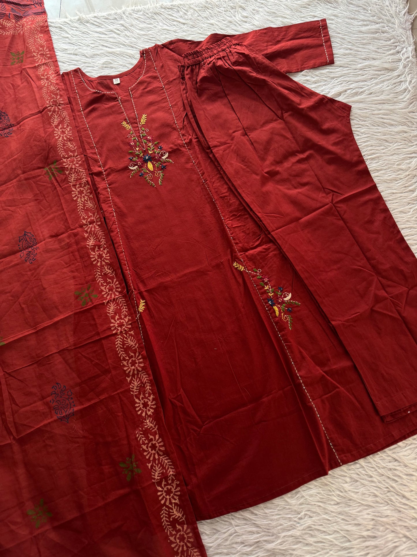 MD-270 ❤️ Elegant Suit Set ❤️
Beautiful embroidery with graceful detailing — perfect for festive & casual wear ✨