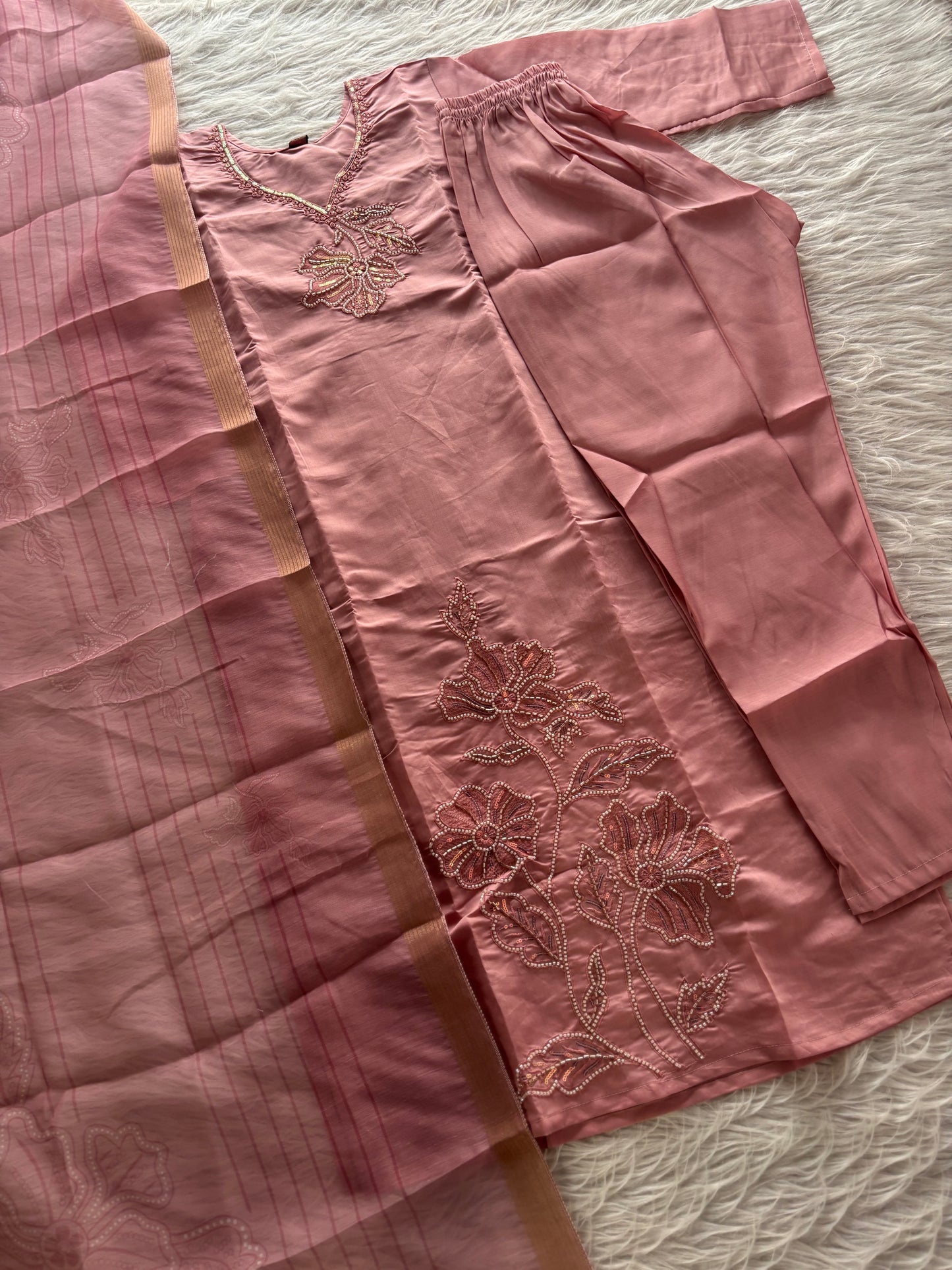 MD -220 Soft elegance in every thread 🌸✨
A graceful blush ensemble adorned with delicate floral embroidery—where tradition meets timeless charm.