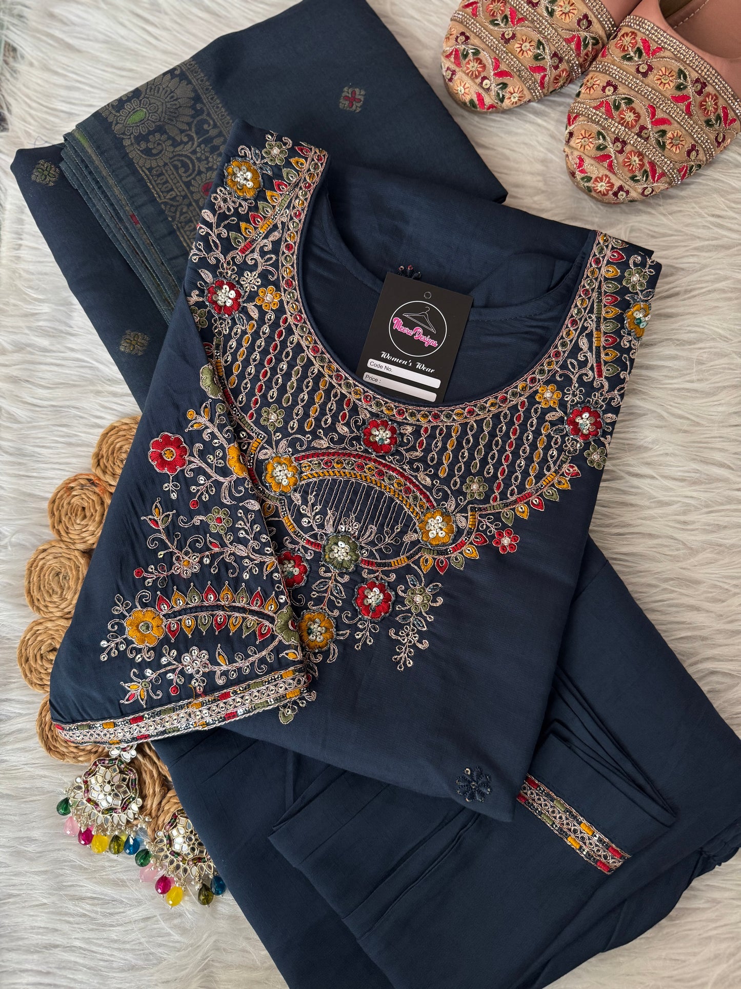MD-193 This kurta steals the spotlight with its intricate threadwork and sequin embroidery — a radiant choice for festive flair and timeless elegance. 🌼