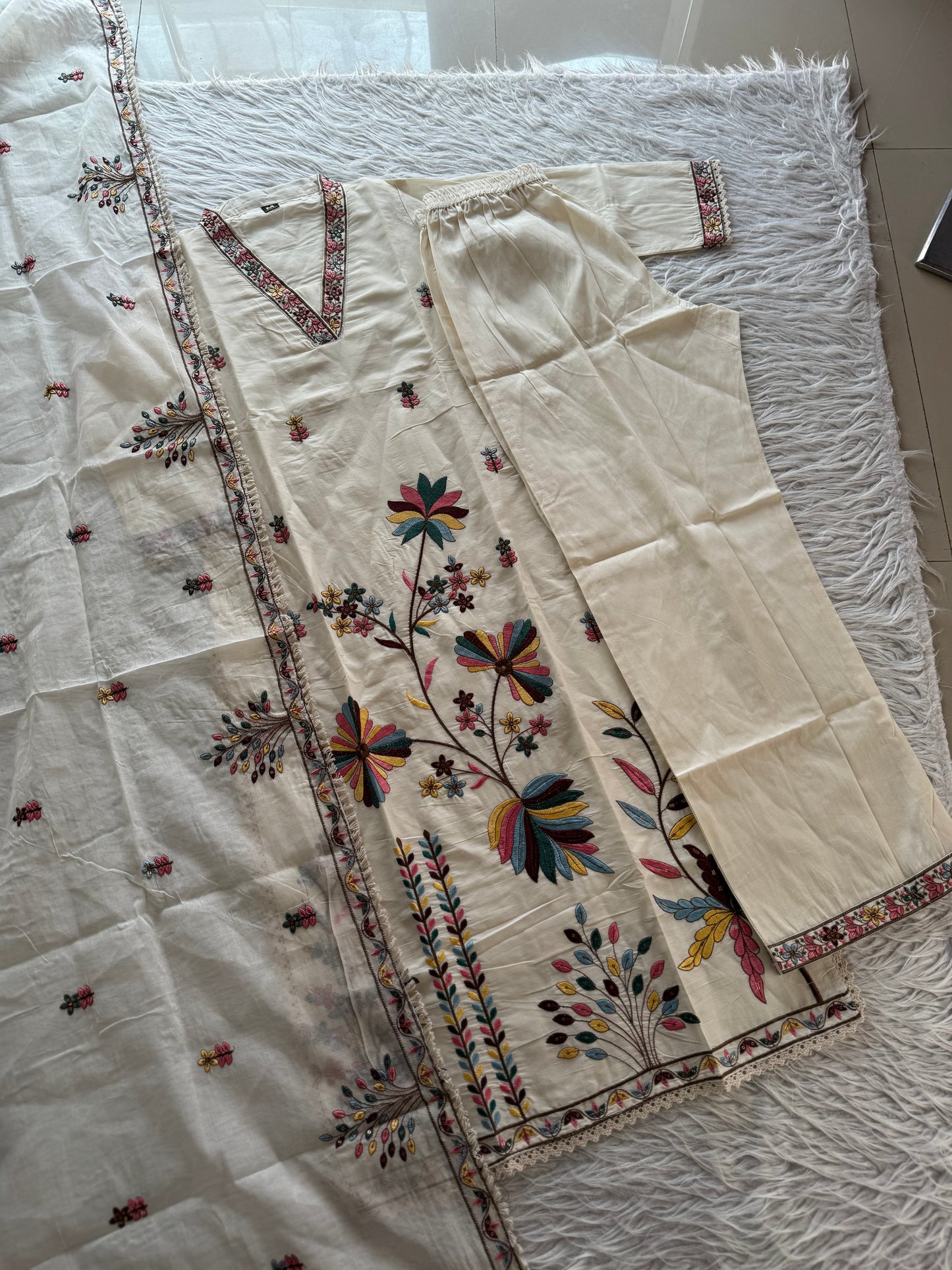 MD-271 ✨ Elegance stitched with tradition 🤍🌸
Beautiful embroidery, soft fabric & timeless grace — your perfect ethnic look starts here. 💫