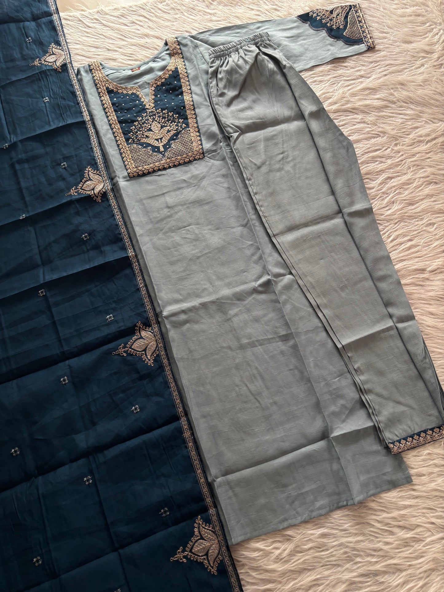 MD-219 Elegant and timeless 💙✨
A beautifully crafted traditional outfit featuring a soft sage  kurta paired with a dupatta, both adorned with intricate gold embroidery. Perfect for festive occasions or graceful everyday wear, this ens