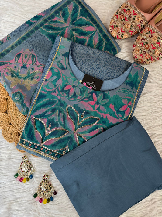 MD-191 Elegant in every thread — this teal ethnic suit set features intricate velvet patchwork with floral motifs, paired with a beautifully woven dupatta that blends tradition with timeless grace. 🌿✨