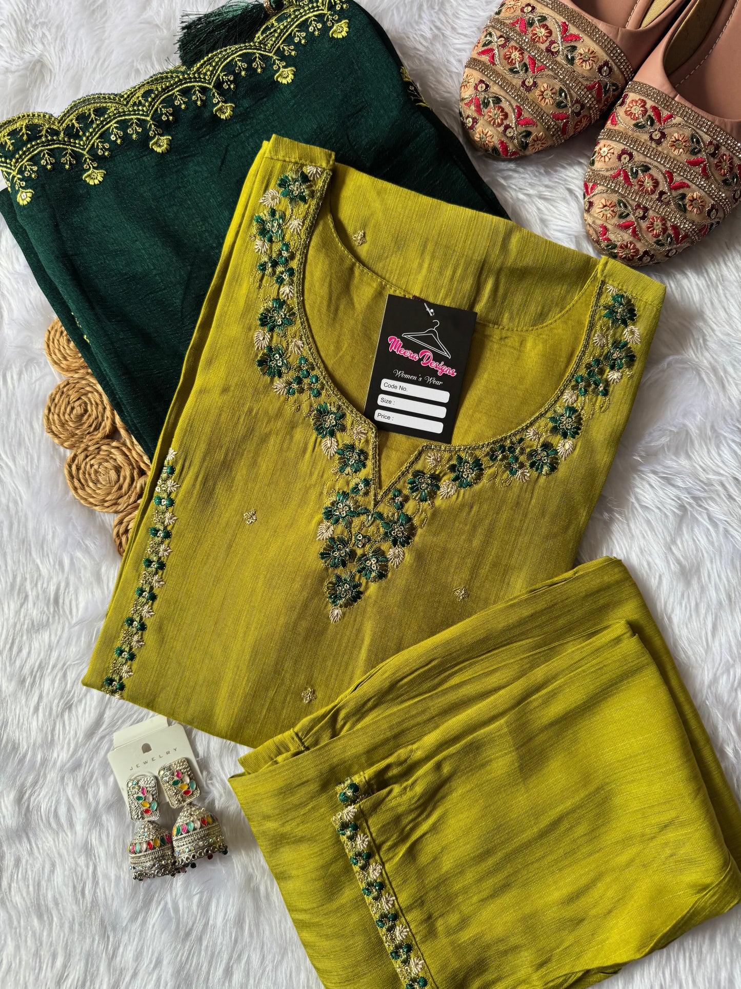 MD-154  Colour contrast article with embroidery thread work