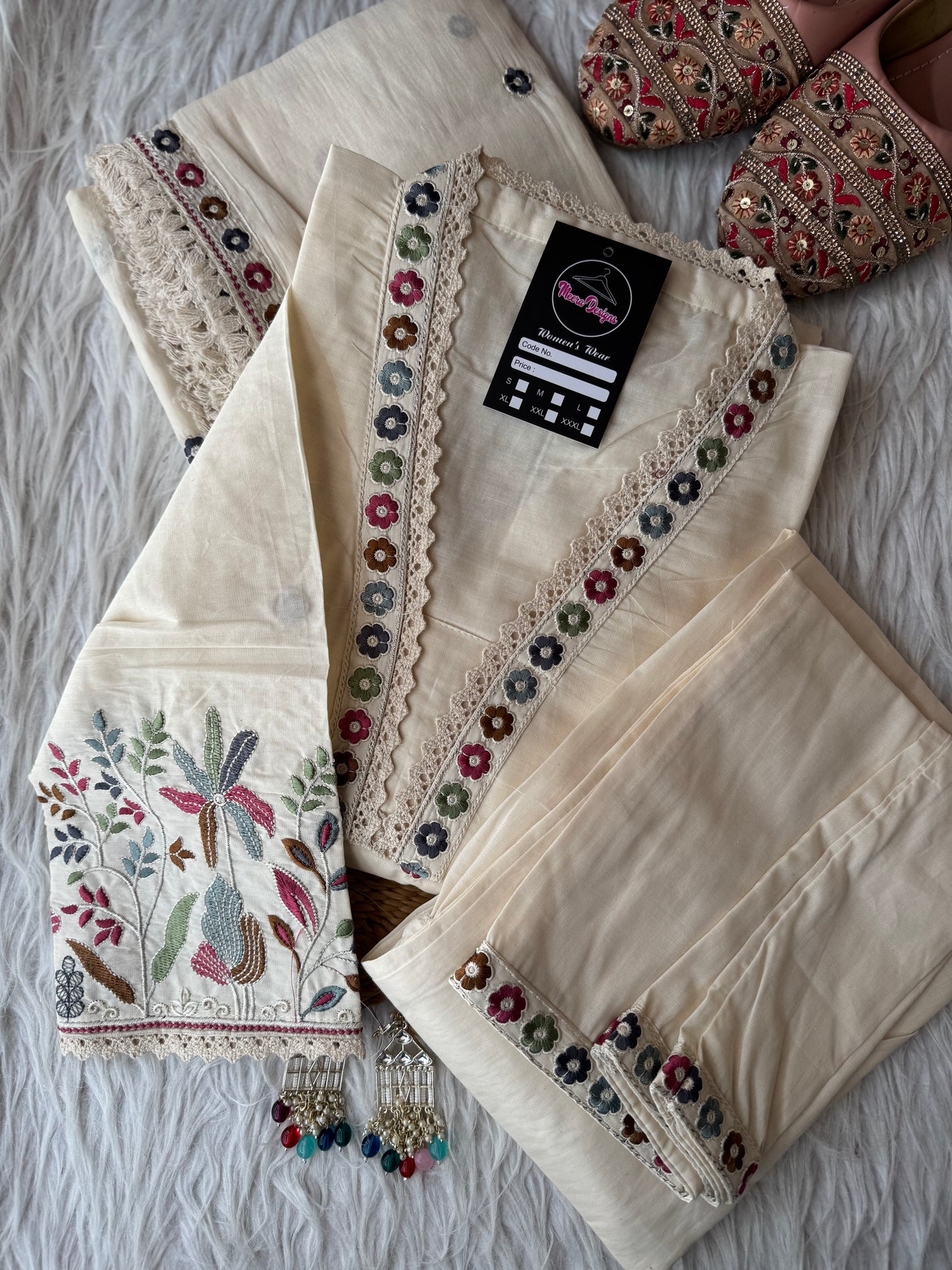 MD-271 ✨ Elegance stitched with tradition 🤍🌸
Beautiful embroidery, soft fabric & timeless grace — your perfect ethnic look starts here. 💫
