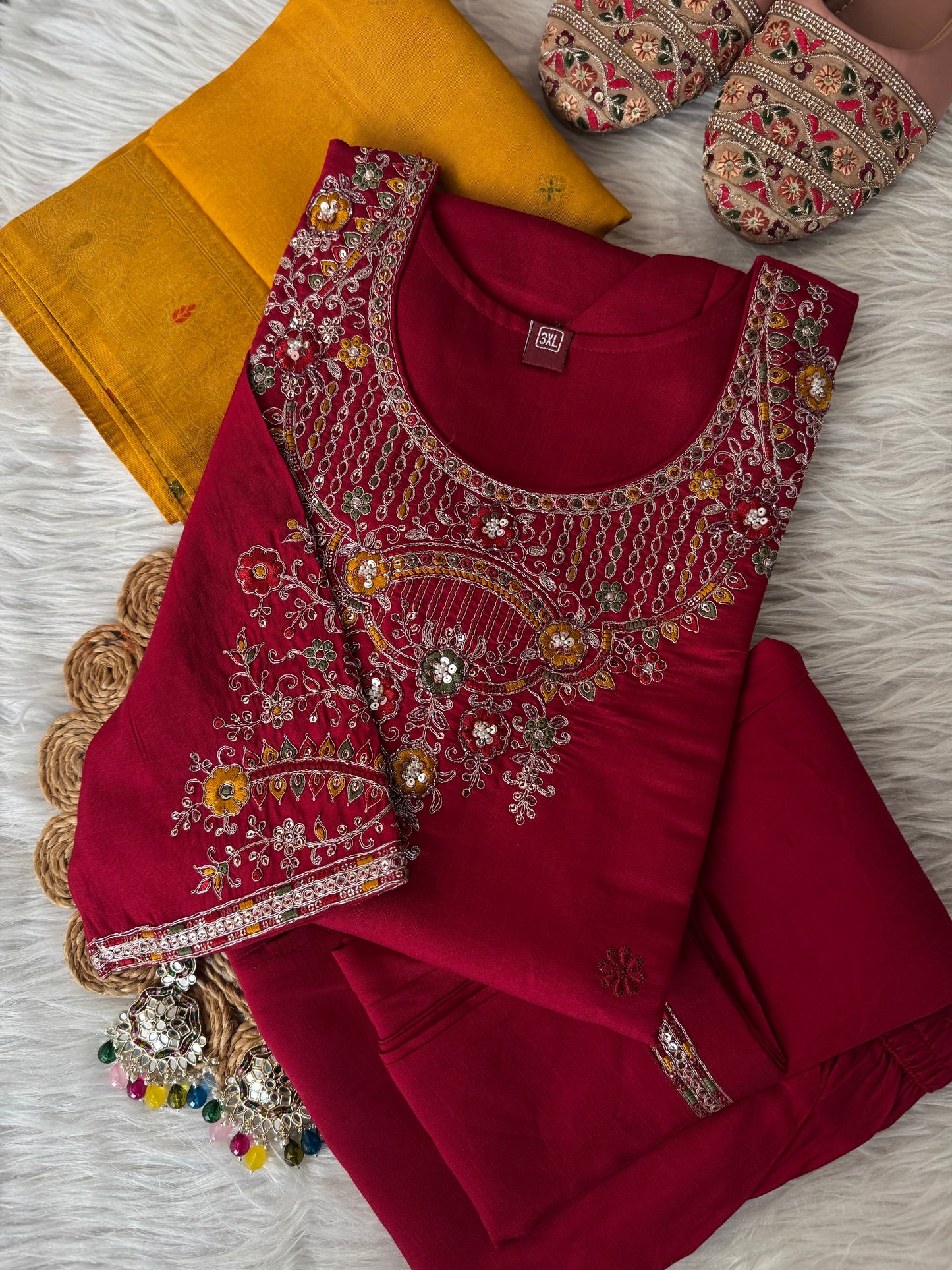 MD-193 This kurta steals the spotlight with its intricate threadwork and sequin embroidery — a radiant choice for festive flair and timeless elegance. 🌼
