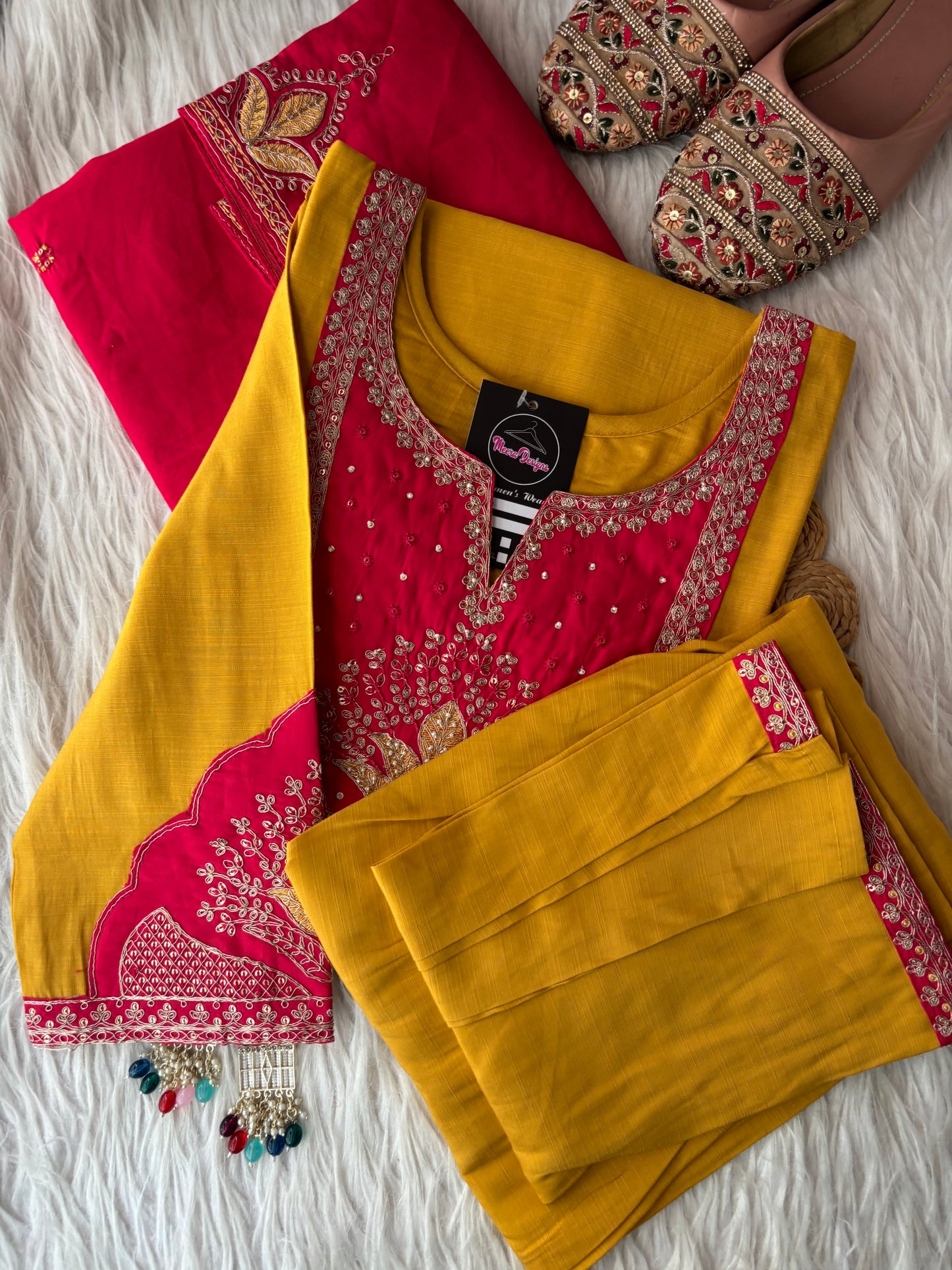 MD-219 Elegant and timeless 💙✨
A beautifully crafted traditional outfit featuring a soft sage  kurta paired with a dupatta, both adorned with intricate gold embroidery. Perfect for festive occasions or graceful everyday wear, this ens
