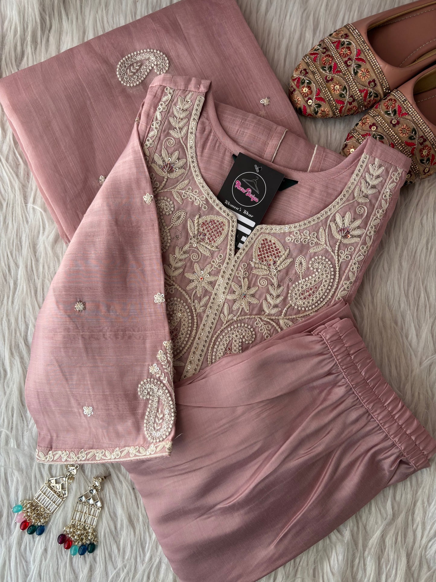 MD-256 That is a stunning ensemble! It has a very refined, "understated luxury" vibe. Here is a caption you could use for it