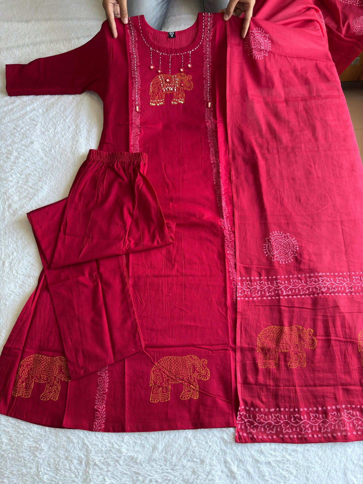 MD-215 That is a stunning ethnic set! The deep crimson paired with the traditional elephant motifs gives off such a regal, festive vibe.❤️🤩💥