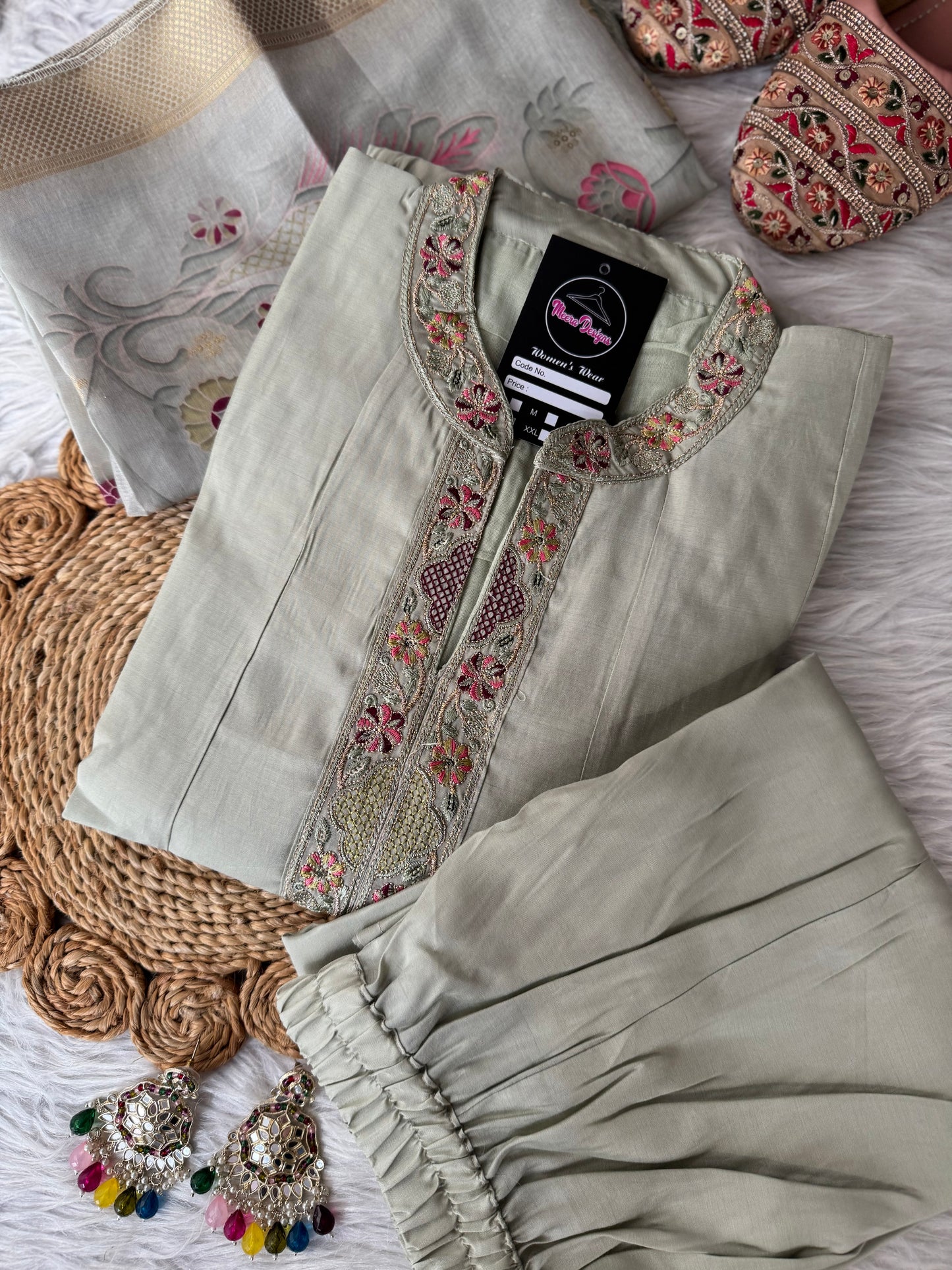 MD-200 A charming mauve kurta set adorned with intricate embroidery and a beautifully woven floral dupatta — perfect for elegant celebrations and timeless style.