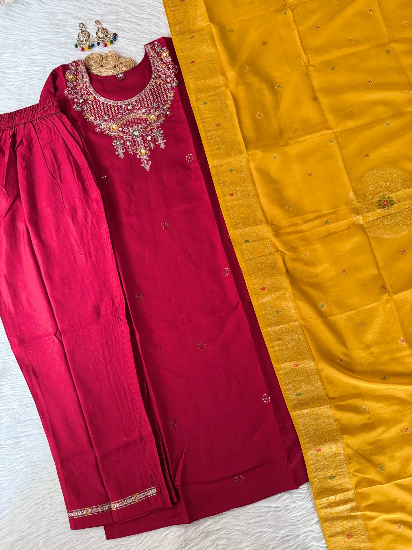 MD-193 This kurta steals the spotlight with its intricate threadwork and sequin embroidery — a radiant choice for festive flair and timeless elegance. 🌼
