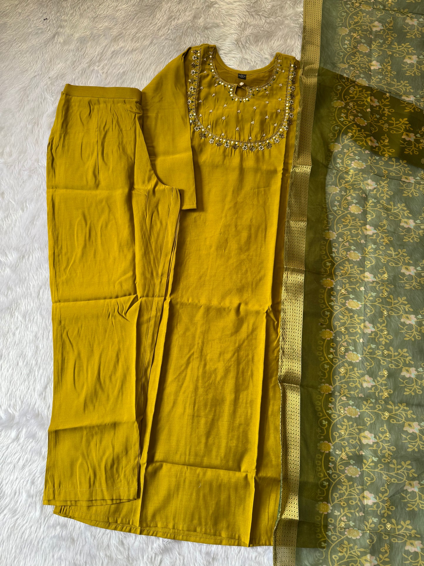 MD-151 Super trending design for special occasion