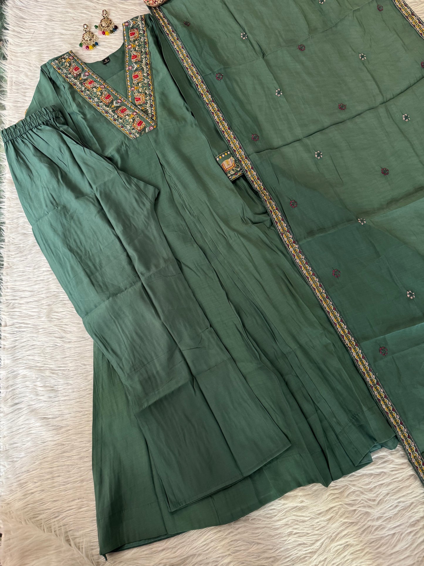 MD-206
"Grace in every detail 🌿✨ Elegant green with intricate embroidery – a perfect blend of tradition