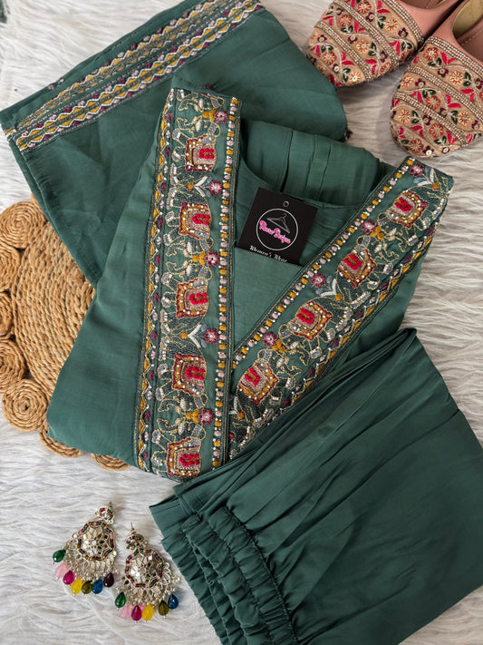MD-206
"Grace in every detail 🌿✨ Elegant green with intricate embroidery – a perfect blend of tradition