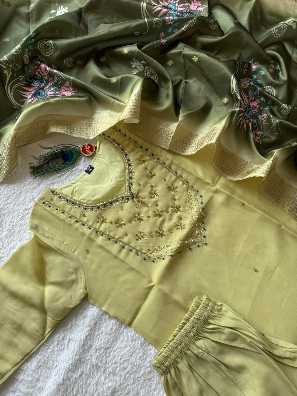MD-255 Hand-Embellished Zardosi Kurta Set with Digital Floral Dupatta👗❤️
