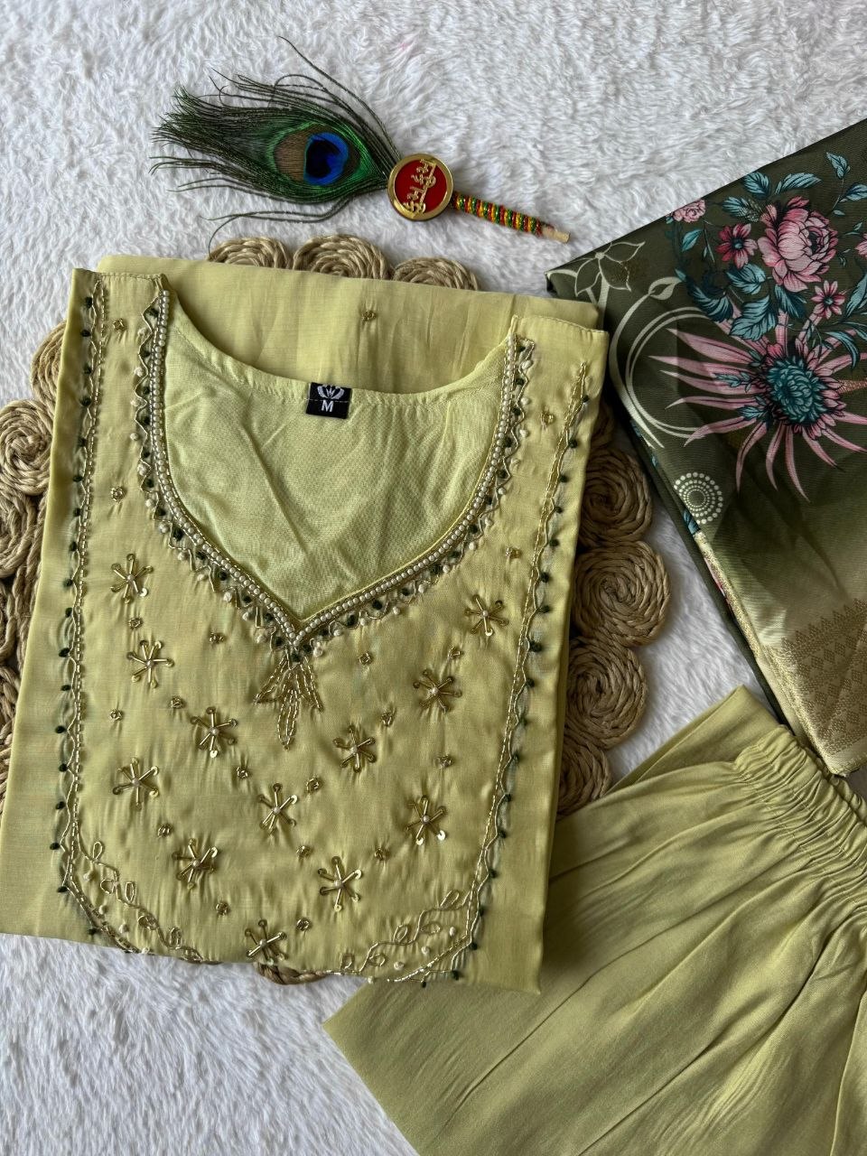 MD-255 Hand-Embellished Zardosi Kurta Set with Digital Floral Dupatta👗❤️