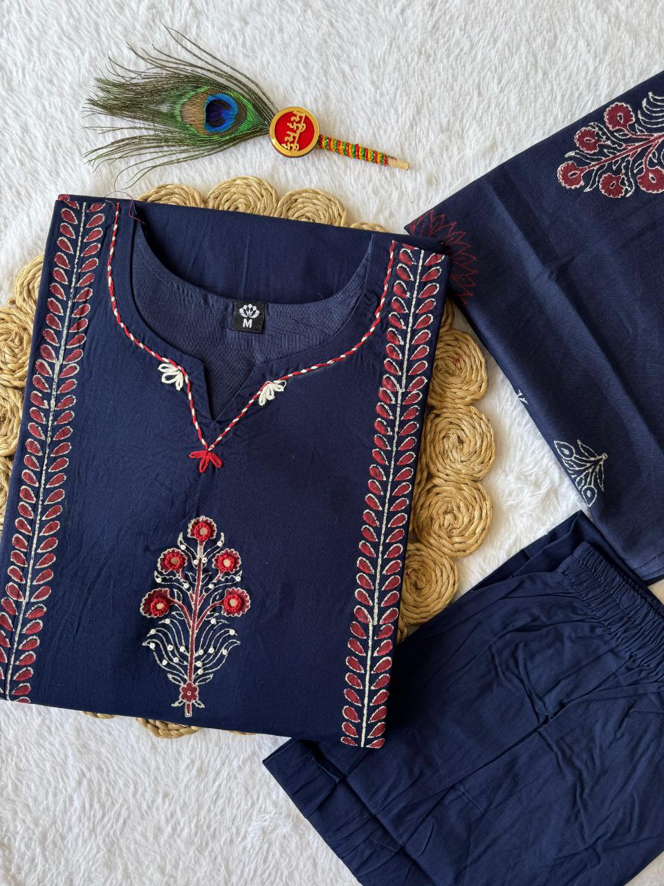 MD-235 That is a beautiful navy blue ethnic ensemble. Depending on where you are listing it or how you are describing it, here are a few title options💙💖
