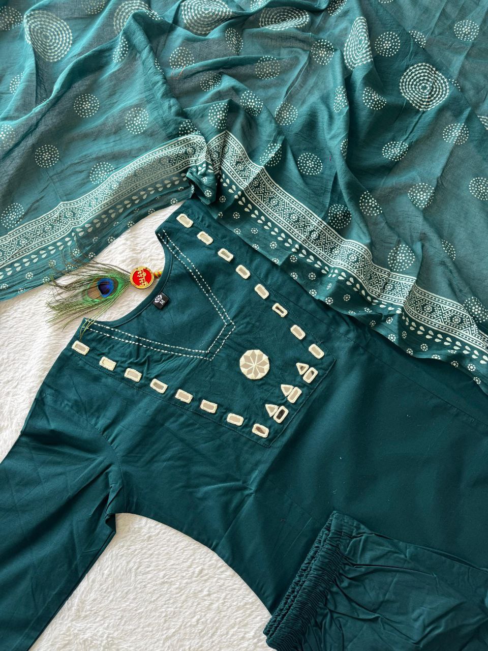 MD-230 This deep teal cotton set has a fantastic geometric vibe with those mirror-work patches and contrast stitching. It feels both regal and grounded💥🙈