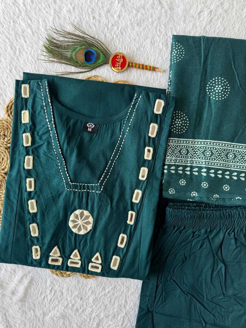 MD-230 This deep teal cotton set has a fantastic geometric vibe with those mirror-work patches and contrast stitching. It feels both regal and grounded💥🙈