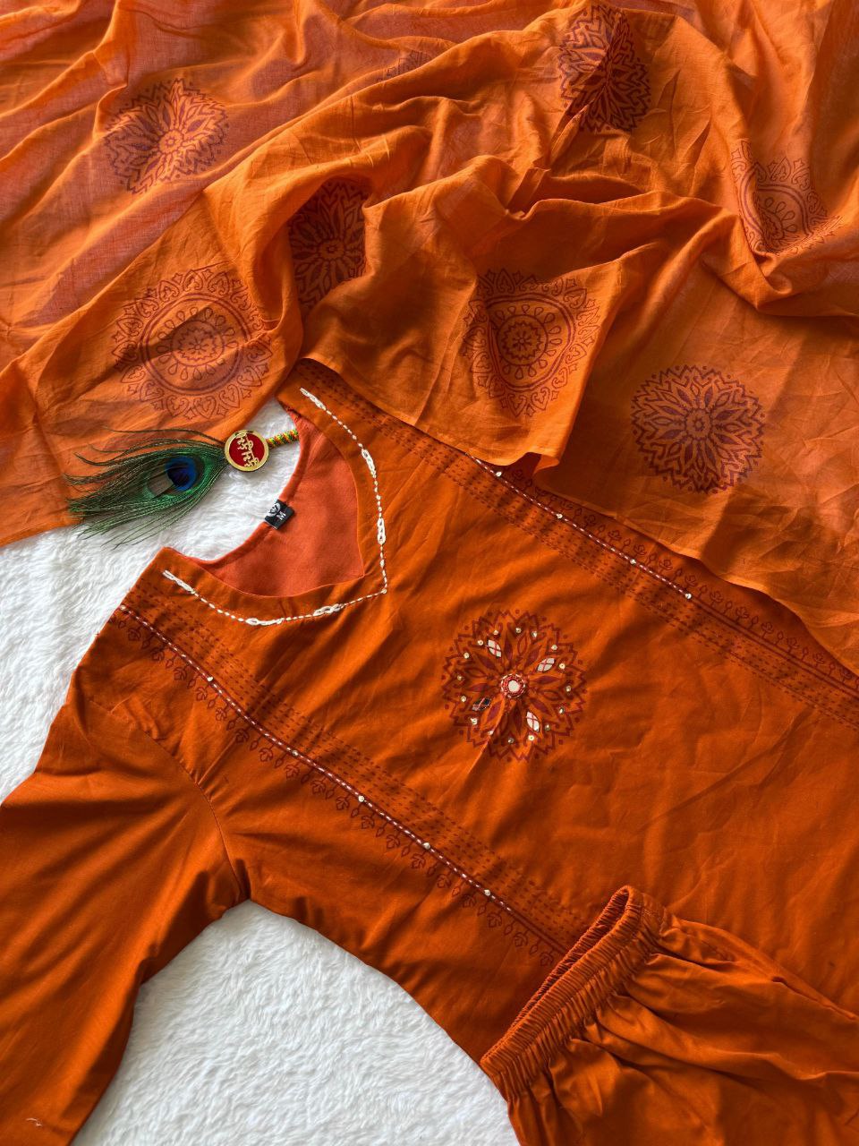 MD-226 This burnt orange set has a beautiful, warm energy—perfect for a "Sun-kissed" or "Earth-inspired" collection. Here are the best titles for this outfit 🧡💖