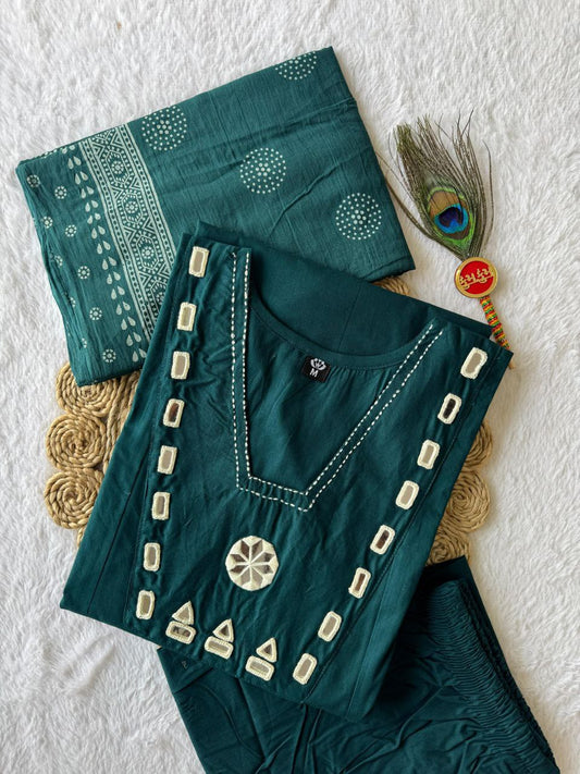 MD-230 This deep teal cotton set has a fantastic geometric vibe with those mirror-work patches and contrast stitching. It feels both regal and grounded💥🙈
