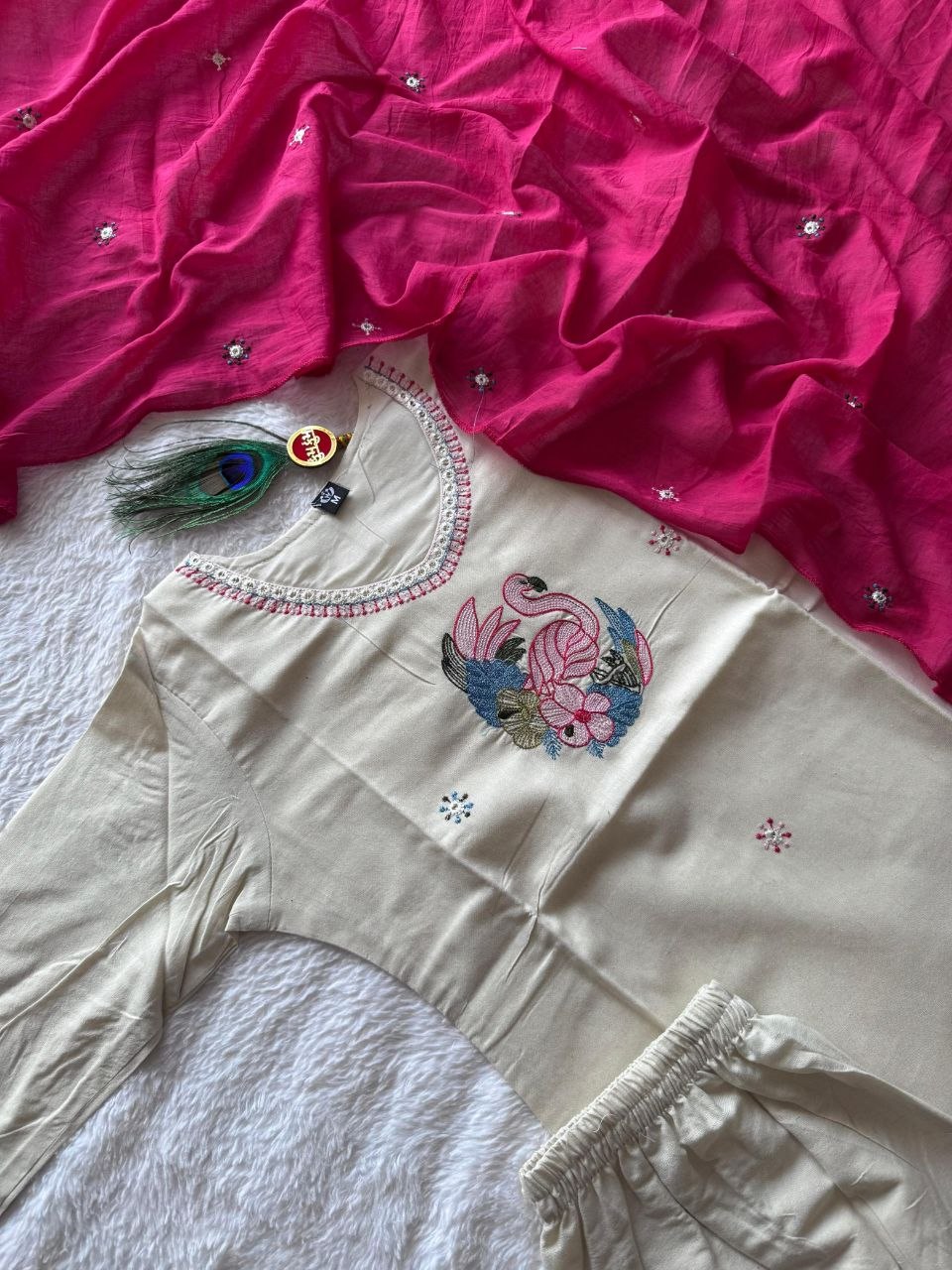 MD-254Hand-Embroidered Cotton Kurta Set with Rani Pink Dupatta❤️👗